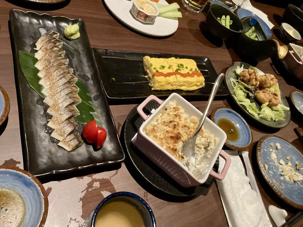 MUPN2000's tweet photo. 広州天河の居酒屋「煙月」❗

月曜日に広州たまみんの会に参加しました。

当日の仕事が早く終わり、幹事のMさんの次に到着しました。

今回の参加者は十数人でしたが、自己紹介は1分ルールで手短になりました。

締めの太麺ミニ醤油ラーメンも美味しくいただきました。

#広州 #たまみん #埼玉県人会 https://t.co/9EN91ID6ls