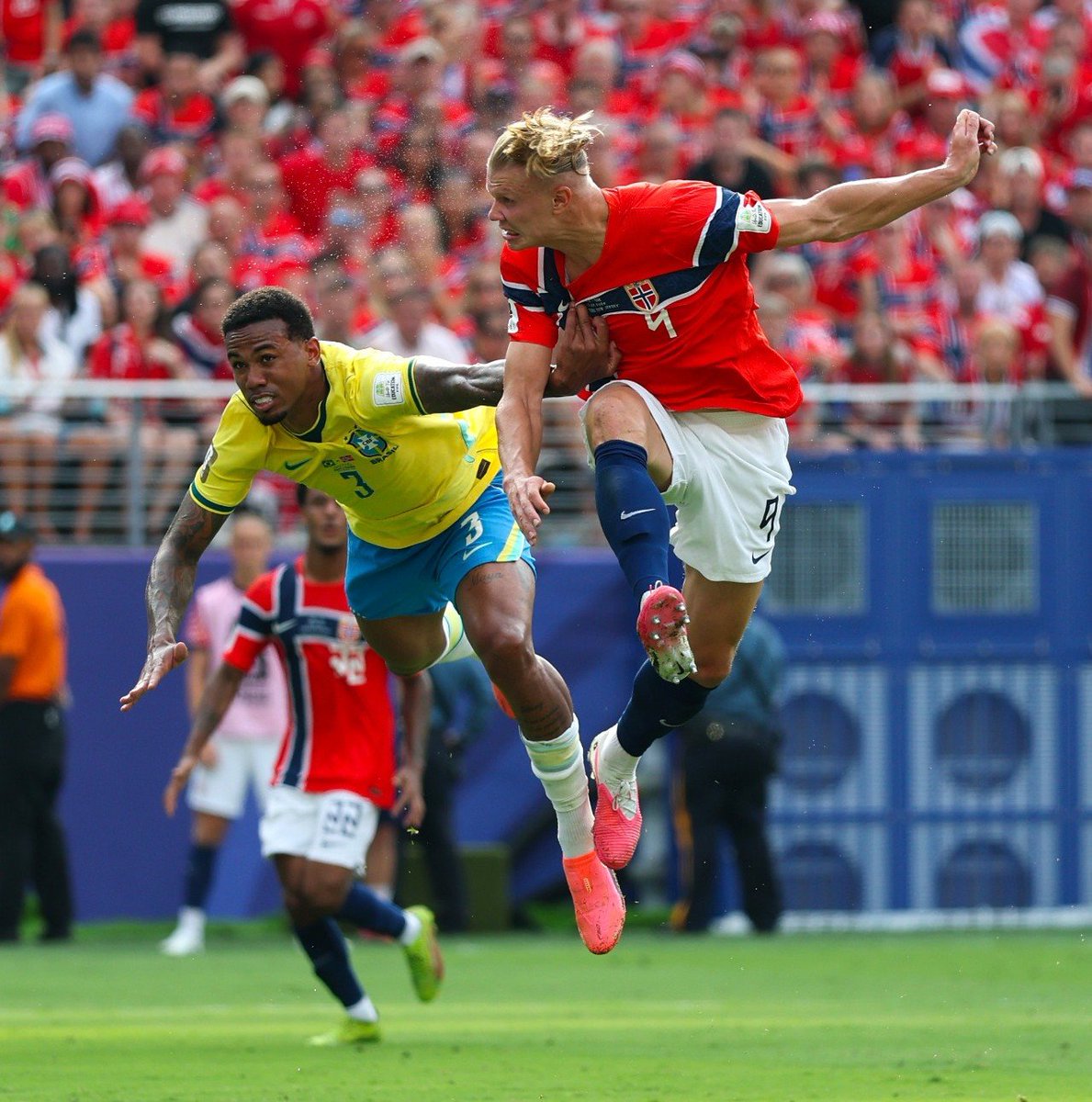 Jaimefmacias's tweet photo. 🇧🇷 Brasil después 2002 ha perdido todos los enfrentamientos de eliminacion directa contra rivales UEFA
❌2006 vs 🇫🇷 4tos de final
❌2010 vs 🇳🇱 4tos de final
❌2014 vs 🇩🇪 Semis
❌2014 vs 🇳🇱 3er lugar
❌2018 vs 🇧🇪 4tos de final
❌2022 vs 🇭🇷 4tos de final
❌2026 vs 🇳🇴 8vos de final https://t.co/CjjzS16Exa