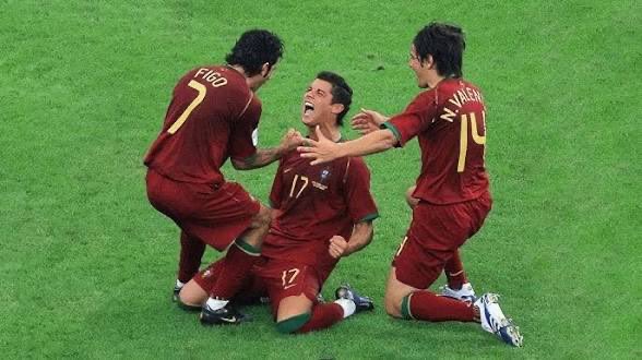 gyaigyimii's tweet photo. I know someone is waiting to tweet 

“Haaland is doing it with Norway so why can’t Ronaldo do it with Portugal”. 

Before you disgrace yourself I want to remind you that in 2006 at the age of 21, Ronaldo led Portugal to their second World Cup semi finals in their history. https://t.co/dWQmn6ABEd