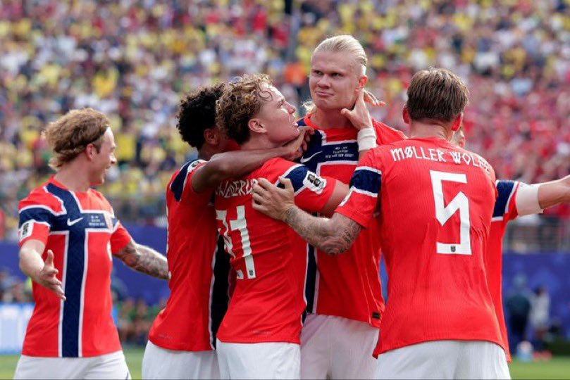 Kulturlesite_'s tweet photo. 🚨⚽️ LA NORVÈGE EN QUART DE FINALE POUR LA PREMIÈRE FOIS DE SON HISTOIRE !!

Les Norvégiens s’imposent 2-1 face au Brésil grâce à un doublé de Haaland 👏

Le Brésil est ÉLIMINÉ de la compétition 😳 https://t.co/s5cK4X0dMf