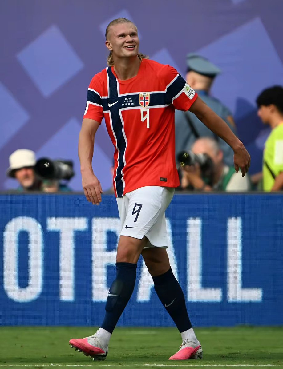 maxymillionn's tweet photo. 7 goals ⚽
For Erling Haaland
Still in the Golden Boot race 

#FIFAWorldCup https://t.co/x3OvZAK398