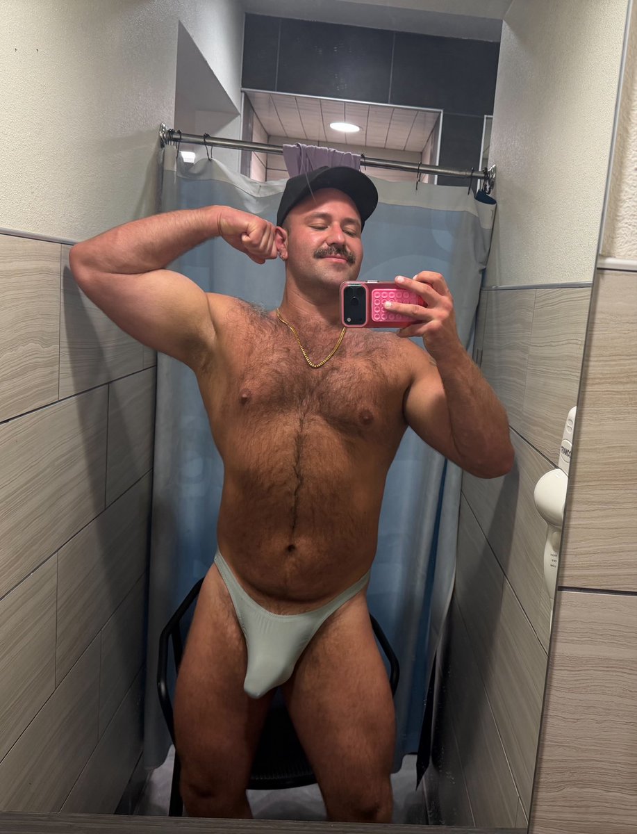 TODDGUNNXXX's tweet photo. Busting out and need to bust https://t.co/6wY42mR6JL