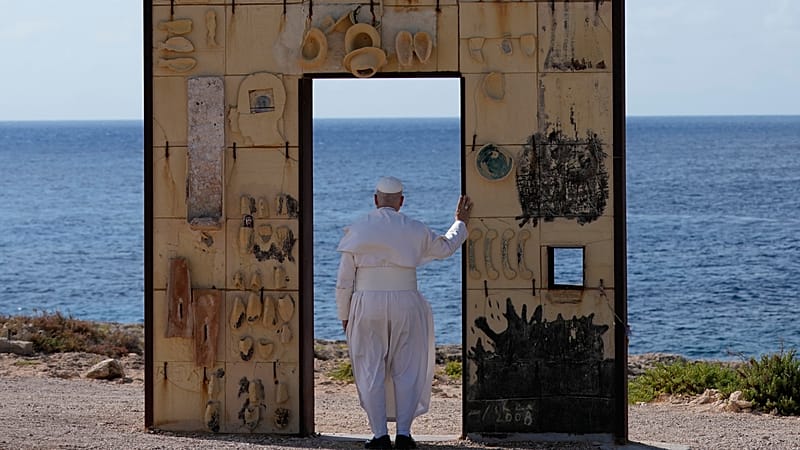 davidtransience's tweet photo. The answer to fortress Europe is the anti-fortress, The Gateway to Europe monument at Lapedusa, an empty door frame blessed by the Pope. https://t.co/I2Rb9wG6sG