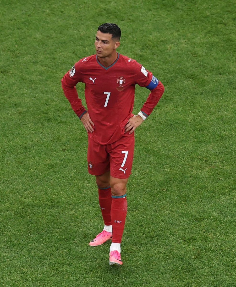 sulf4's tweet photo. أعلى أهداف بنسخة وحدة من كأس العالم
كريستيانو : 4
هالاند : 7 ( باقي 3 مباريات )

اجمالي الأهداف بكأس العالم
كريستيانو : 11 ( بـ 6 نسخ )
هالاند : 7 ( بنسخة وحدة )

الأهداف بإقصائيات كأس العالم
كريستيانو : هدف واحد فقط ( بلنتي )
هالاند : 3 أهداف

هالاند مع منتخب صغير بلا عناصر ولا تاريخ أقصى البرازيل المنتخب الأكثر تتويج بالمونديال