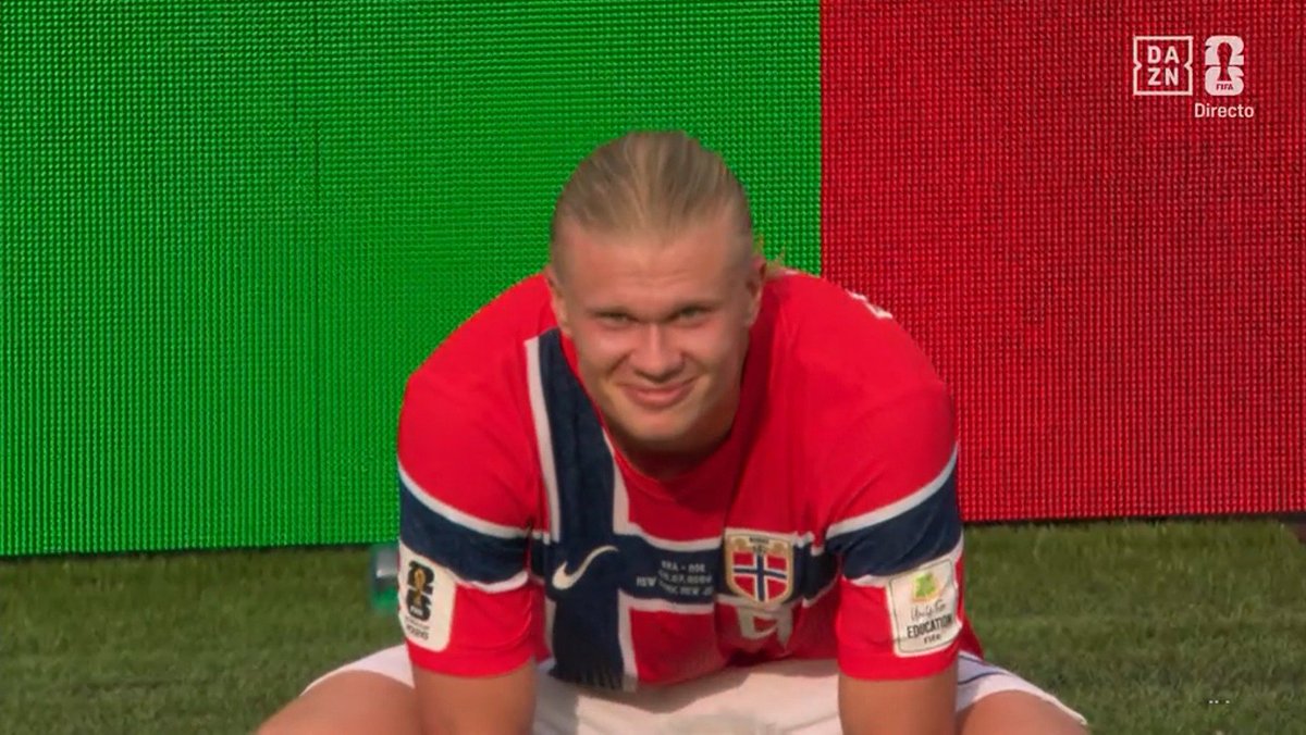 FJRealMadridCF's tweet photo. Lo de Erling Braut Haaland en este Mundial está siendo histórico: 7 goles en 4 partidos y con el doblete de hoy mete a su país a cuartos de final mandando para casa a Brasil. https://t.co/jOGyzEwMRj
