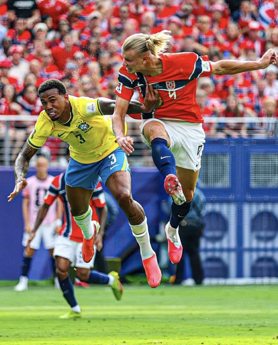 hLaKy7's tweet photo. Erling Haaland tek başına, çingene Vinicius, bitik Neymar ve bunak Ancelotti balonlarını patlattı..! https://t.co/7QEtTBVGQR