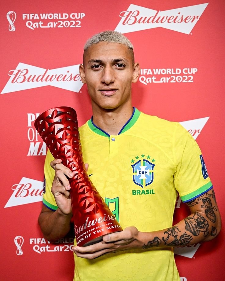 SpursBol's tweet photo. Esto es lo que pasa cuando llevas a puros jugadores de moda en vez de llevar a un hombre que siempre lo dio todo por su país.

La tienes bien adentro abuelotti.

AGUANTE EL PICANTE CARAJO.

🇧🇷👑🐦. https://t.co/2DXVhMocKv