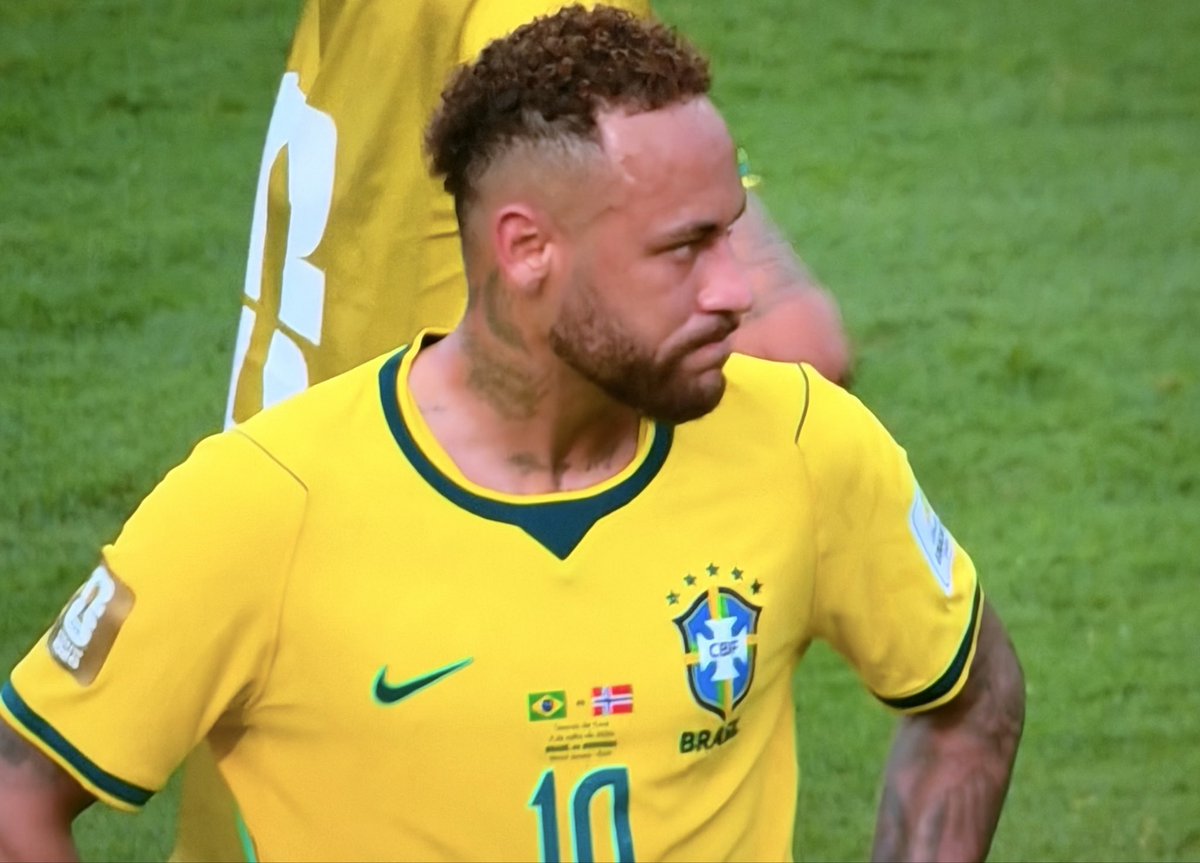 deparisdouze's tweet photo. Neymar est un vrai connard. C’est bon de le voir pleurer et de constater qu’il y a de moins en moins d’équipes sud-américaines encore en lice. #NORBRE #BRENOR https://t.co/bqRFHavwva