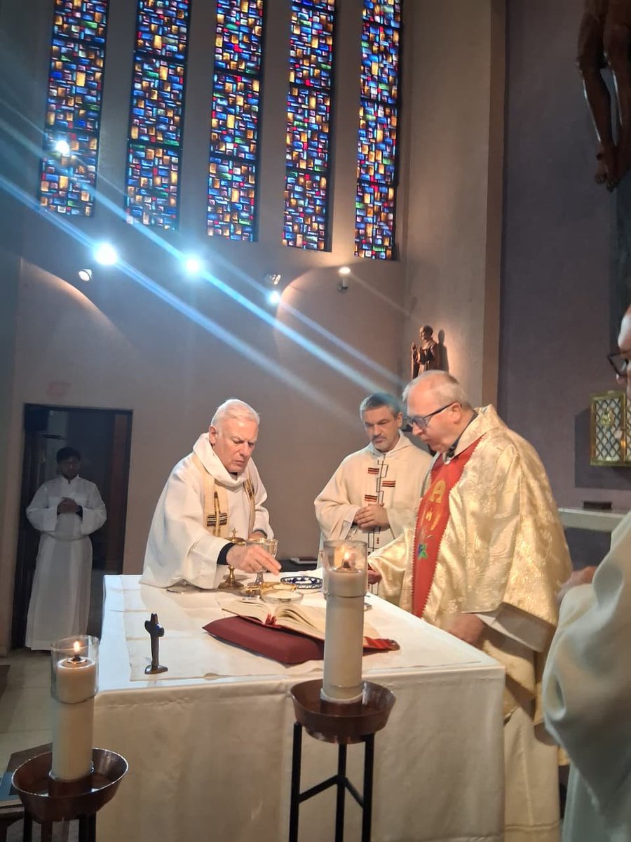 palotinosxmvj's tweet photo. Compartimos algunas imágenes de la misa para recordar a nuestros cinco Mártires celebrada en el día de hoy por nuestro Rector General, el P. Zenon Hanas. https://t.co/O5SBg8H5hg