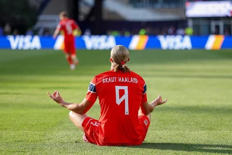 pepoboomer's tweet photo. Que displicente Brasil, mal cambio el de Neymar jr., lo que queda claro es que Ancelotti se lavo las manos con ese cambio. Haaland un animal del gol, se lo comió a Gabriel completo. Bien Noruega https://t.co/ou3bzKxPag