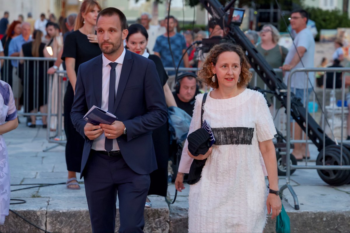 NObuljen's tweet photo. Otvorili smo 66. Glazbene večeri u sv. Donatu festival koji već više od 6 desetljeća zauzima posebno mjesto u 🇭🇷 kulturnom životu i jedan je od najprepoznatljivijih simbola zadarskog ljeta.
Veličanstveni koncert otvorenja povezao je Holstove #Planete, glazbu iz filmskog serijala #Ratovi zvijezda i ulomke iz #Maloga princa i dokazao kako je hrabro i kreativno moguće promišljati koncertni program, stvarajući neočekivane veze između različitih umjetničkih svjetova.