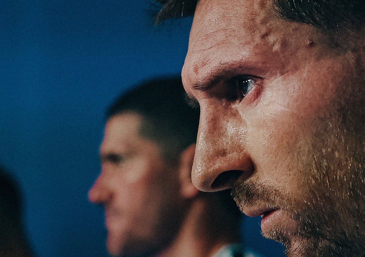 OtroFutboleroHn's tweet photo. Messi: 7 goles 🇦🇷
Mbappé: 7 goles 🇨🇵
Haaland: 7 goles 🇳🇴

En los 2000' compitió contra los Zidane, Henry, Ibra, Dinho.

En los 2010' compitió contra los Cristiano, Neymar, Bale, Benzema.

En los 2020' COMPITE con los HAALAND, MBAPPÉ, VINICIUS, KANE.

¡MESSI ES ETERNO!🐐🇦🇷 https://t.co/yf2lUMQZJG
