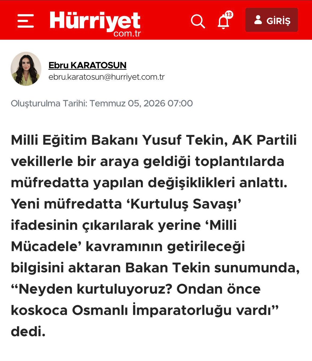 SMEYDAN's tweet photo. Evet, "Türk İstiklâl Savaşı" da denilen  savaşın adı "Türk Kurtuluş Savaşı"dır.  Milli Mücadele (Ulusal Direniş) de Türk Kurtuluş Savaşı'nın genel ifadesidir. 

Habere göre Milli Egitim Bakanı Tekin "Kurtuluş Savaşı" yerine "Milli Mücadele" kavramının getirileceğini söylemiş. Gerekçe olarak da "Neyden kurtuluyoruz?  Ondan önce koskoca Osmanlı imparatorluğu vardı" demiş. 

Milli Eğitim Bakanı Tekin'e bir tarihçi olarak ben yanıt vereyim: 

"Neyden mi kurtulduk?" Sayın Tekin? 

Kurtuluş Savaşı ile hem "Ya istiklal ya ölüm" parolasıyla emperyalizme ve işbirlikçilerine karşı bir bağımsızlık savaşı kazanarak hem işgalci emperyalizmden kurtulduk hem de "Egemenlik kayıtsız şartsız milletindir" parolasıyla üzerine saray gölgesi düşmeyen ilk meclisimiz durumundaki TBMM'yi açtık ve TBMM, savaş sonrasında saltanatı kaldırıp cumhuriyeti ilan edip halifeliği kaldırdı. Böylece saray saltanatından, meşruti monarşiden kurtulduk. 

Atatürk bu gerçeği şöyle ifade etmişti: 

"Sarayların içinde Türk'ten başka unsurlara dayanarak, düşmanlarla ittifak ederek Anadolu'nun, Türklüğün aleyhinde yürüyen çürümüş gölge adamların Türk vatanından kovulması, düşmanların denize dökülmesinden daha KURTARICI bir harekettir." (M. K. Atatürk, 30 Ağustos 1924,Dumlupınar)

"Ondan önce koskoca Osmanlı imparatorluğu vardı" iddiası ise tamamen yanlış. 

O dönemde ortada öyle koskoca Osmanlı imparatorluğu falan yoktu. İstanbul'da kendini kurtarmaya çalışan işbirlikçi Padişah Vahdettin ve Sadrazam Damat Ferit vardı. Onlar da hem ülkenin hem kendilerinin kaderini İngiliz emperyalizminin merhametine bırakmıştı. 

Kurtuluş Savaşı'na girilirken ortada Osmanlı'nın adı var kendisi yoktu; imparatorluk çoktan parçalanmıştı. Ortada sadece dört bir yandan kuşatılmış Türklerin yaşadığı bir vatan vardı. 

Kurtuluş Savaşı öncesinde koskoca Osmanlı imparatorluğu olsaydı, 13 Kasım 1918'de işgal donanması tek kurşun atmadan elini kolunu sallayarak Fatih'in fethettiği İstanbul'u işgal edebilir miydi? Galata kulesinde İngiliz bayrağı dalgalanabilir miydi? 

Ortada koskoca Osmanlı imparatorluğu olsaydı İstanbul'u işgal eden İngilizler İstanbul'a giriş ve çıkış için İngiliz vizesi almayı şart koşabilir miydi? Evet işgal yıllarında İstanbul'dan çıkış ve İstanbul'a giriş için İngiliz vizesine ihtiyaç vardı. 

Ortada koskoca Osmanlı imparatorluğu olsaydı Yunan orduları 15 Mayıs 1919'da İzmir'i işgal edip daha sonra Ankara yakınlarına kadar gidebilir miydi? 1921 Temmuz'unda Osmanlı'nın üç başkenti Edirne, Bursa ve İstanbul işgal altındaydı. Tüm Ege Adaları ve 12 Ada işgal altındaydı.  

Ortada koskoca Osmanlı imparatorluğu olsaydı Kurtuluş Savaşı'nda usal harekete karşı elinden gelini ardina koymayan Padişah Vahdettin, "Burada hayatımı tehlikede hissediyorum" diyerek İngilizlere sığınıp Türkiye'den kaçar mıydı? 

Sonuç olarak :

1) Türkiye Kurtuluş Savaşı sırasında "Ya istiklal ya ölüm" parolasıyla emperyalist işgalden kurtuldu.

2) Türkiye, Kurtuluş Savaşı sırasında "Egemenlik kayıtsız şartsız milletindir" parolasıyla TBMM açılarak ve Kurtuluş Savaşı sonrasında saltanatı hilafet kaldırılıp Cumhuriyet ilan edilerek saray saltanatından, monarşiden, teokratik düzenden kurtuldu.

3. Ayrıca Kurtuluş Savaşı, düşmanının Türkiye'den sökülüp atılmasıyla bitmedi. Asıl kurtuluş savaşı Lozan'la birlikte başladı. Lozan'da kapitülasyon belasından kurtulduk. Daha sonra d Atatürk'ün yaptığı akıl ve bilim temelli aydınlanma devrimleriyle cehaletten, her kalmışlıktan kurtulduk.

Her üç kurtuluşun önderi de M. Kemal Atatürk'tü. 

AKP'nin Milli Eğitim Bakanı Tekin'e soruyorum: Siz nasıl oluyor da burada KURTULUŞ görmüyorsunuz? İkincisi; siz bu kurtuluşlardan hangisinden rahatsızsınız? Yoksa saltanattan, meşruti monarşiden, teokratik düzenden ya da cehaletten kurtuluşu "kurtuluş" olarak görmüyor musunuz? Bu durumda nasıl oluyor da Cumhuriyet'in Milli Egitim Bakanlığını yürütüyorsunuz? 

Siz kimi kandırıyorsunuz Sayın Tekin?