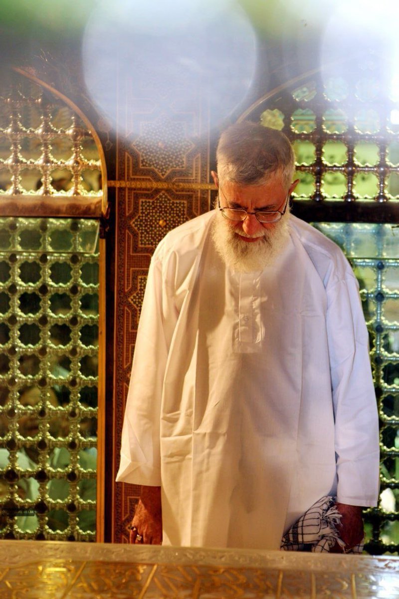 Smp9496's tweet photo. توکه پناهِ بی‌کسان بودی، اکنون در پناهِ حق آرام بگیر
#حی_علی_العزا https://t.co/2ilPnp14bk