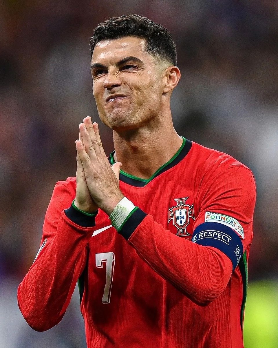 CrewsMat10's tweet photo. Ronaldo best World Cup campaign: 4 goals

Haaland’s first ever World Cup campaign: 7 goals 

😭😭😭😭😭 https://t.co/va4FeHMXdP