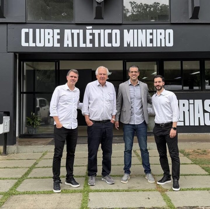 GaloCareca21's tweet photo. Fim de Copa do Mundo e já podemos voltar ao normal.

CADE OS REFORÇOS DESSE TIME?

PARARAM PRA ASSISTIR A COPA TAMBÉM?? https://t.co/ZsBqfVY1F8