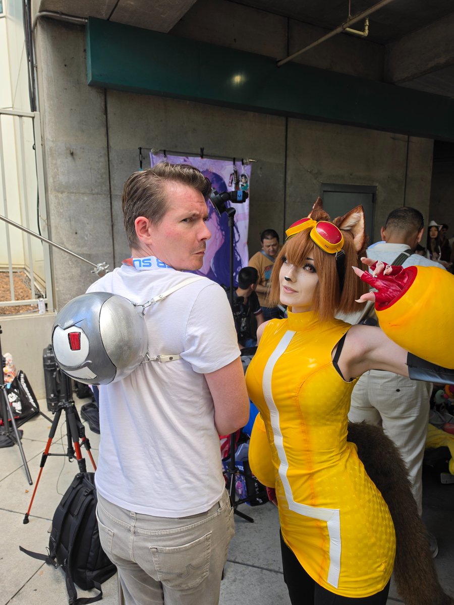 RubberNinja's tweet photo. Had a great time at Anime-Expo! Got to wear this guy on my back. Thanks to everyone who came and said hi! https://t.co/l2nYTw6MTx