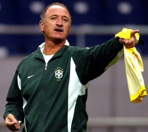 Monnios's tweet photo. é meu velhinho, chamam você de retranqueiro e passado mas você foi o último tecnico com culhão que levou o brasil pro penta https://t.co/MMuLlCbRzA
