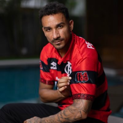 Caotimeiras's tweet photo. Sempre tem um flamenguista e Corinthiano na cena do crime https://t.co/GbWqDz5sEj
