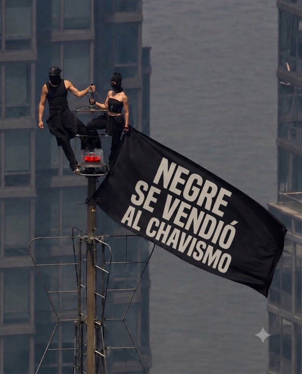 igi_millan's tweet photo. @javiernegre10 Lo que estás haciendo escoria humana es típico de los CHAVISTAS…. No hacen falta pruebas para ver que si eres un arrastrado del Cartel de los Soles, defendiéndolos, haciéndo propaganda, lavando caras. Me alegra que cada día haces más el ridiculo y quedas más en evidencia BASURA. https://t.co/7teKPWJeKm