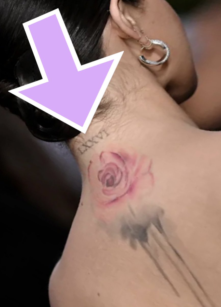 MattWallace888's tweet photo. Selena Gomez puts a heart shape in her hair pointing to her crying rose tattoo 👀

I don't believe she has a choice of of she is with Benny Blanco or not… but she knows what will happen if she speaks out directly. https://t.co/rnJMutgMVd