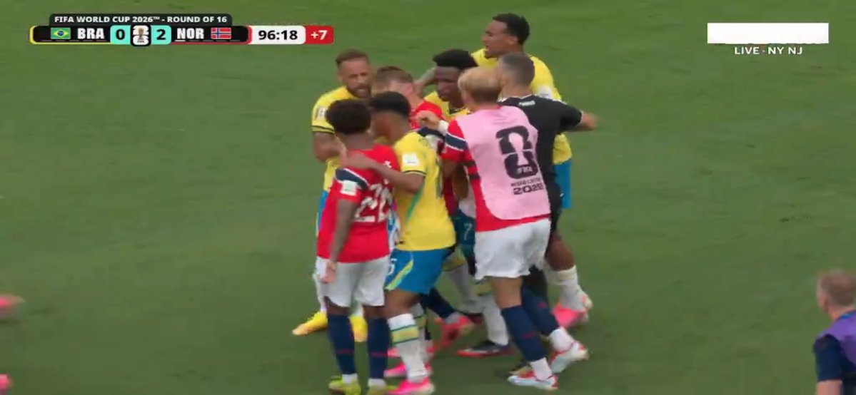 yxngbmos's tweet photo. Brazil and Norway on the verge of a brawl. https://t.co/jeulQJMfZo