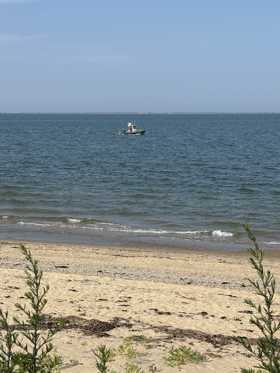 DXFD_PIO's tweet photo. At 4:34 p.m., the ROCCC received multiple 911 calls reporting a swimmer in distress in Duxbury Bay off Bradford Road.

Bystanders swam out and brought the victim to shore, where an off-duty Duxbury police officer immediately began CPR until members of the DXFD arrived. https://t.co/xZRsKp4DhE