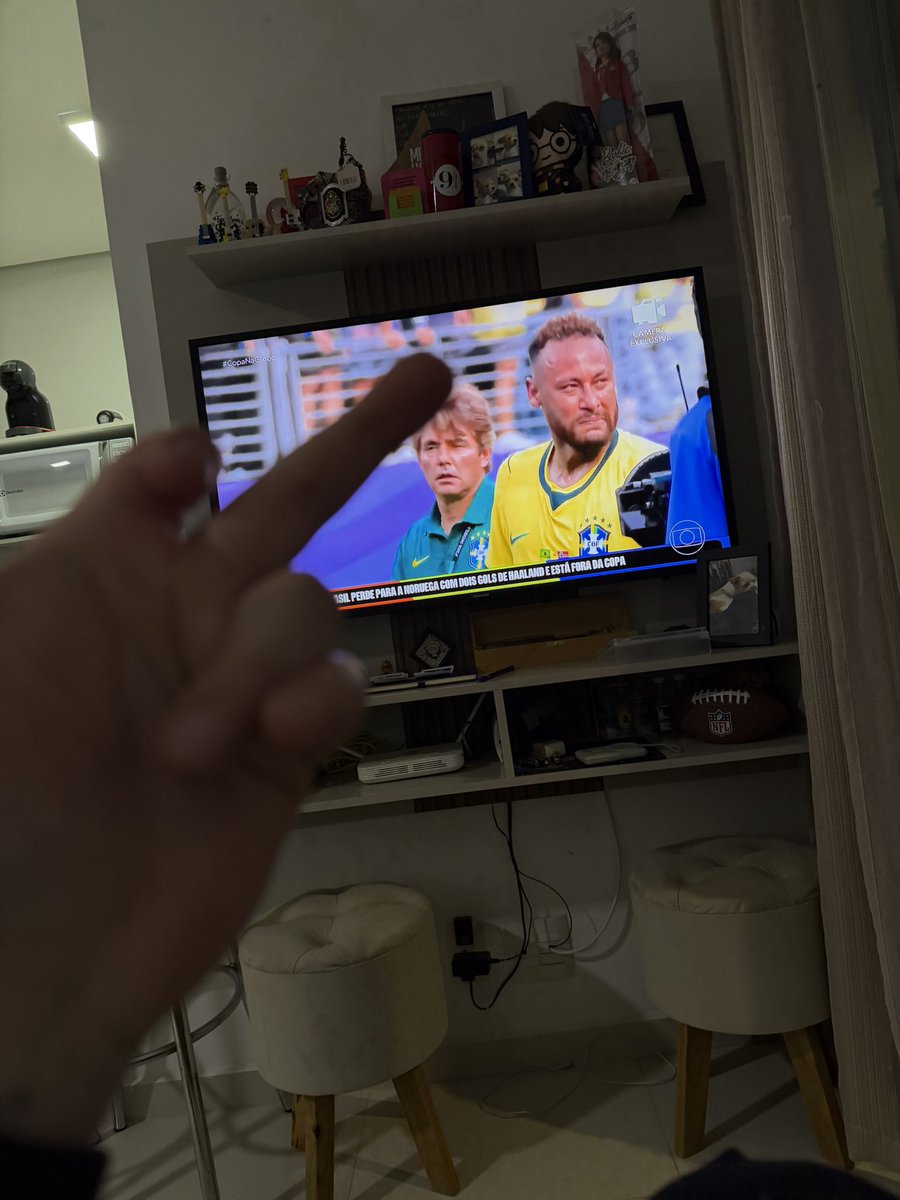 cheeed12's tweet photo. TE ODEIO FILHA DA PUTA ESPERO NUNCA MAIS TE VER VESTINDO ESSA CAMISA https://t.co/60tHTR3oR1