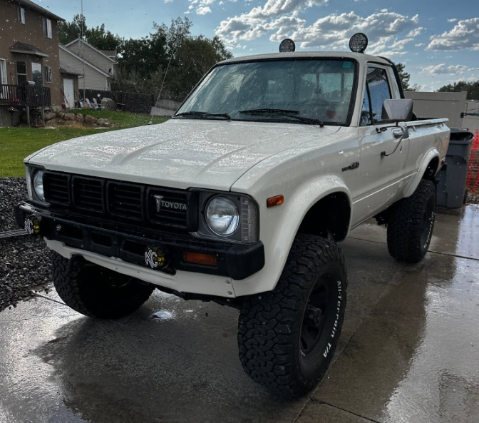 AZgridFree's tweet photo. @AntiLeftMemes 1982 Toyota 4x4. Loved it. https://t.co/fguigq0qfM