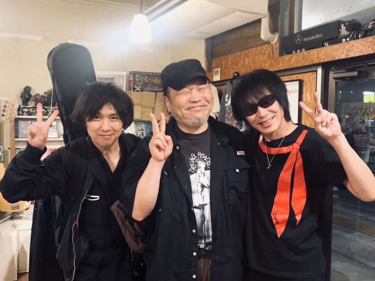 DynamiteNaoki's tweet photo. 熊谷モルタルレコード
町田直隆くんとの2マン！！
最高だったな😊✨
直隆くんの魂込めた歌に会場が圧倒された。
俺も気合い入ったさ！！
セッションも心通い合って、演奏しながら鳥肌が立った。
あの場にいたみんなが喜んでくれて嬉しかったな😊✊
まだ楽しい気持ちが続いてるよ✨
必ずまた直隆くんと一緒にやる約束したのでその日を楽しみにしていてねp(^_^)q
直隆くん、お客さん、配信見てくれたみんな、そしていつも最高な夜を作ってくれるモルタル山さんありがとうございました🥹✨

↓配信無料で見られるから是非見てね♫
https://t.co/0UeYCPfmiZ