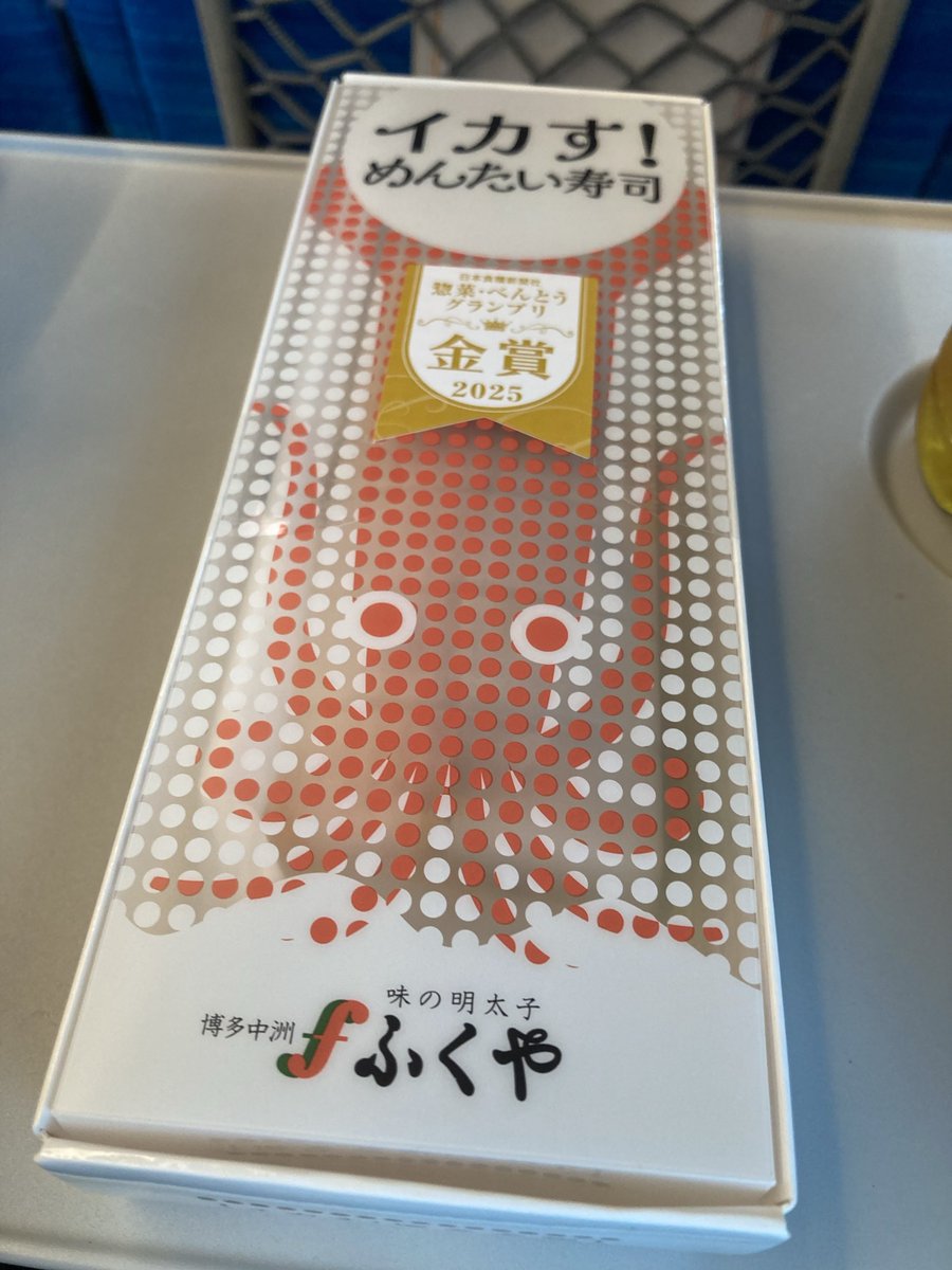 mayasansun's tweet photo. ふくやさんのイカすめんたい寿司を食べながら帰路につきます。
またね
#なぜなにゆかりん 
#tt2026福岡 https://t.co/LRCkpAClab