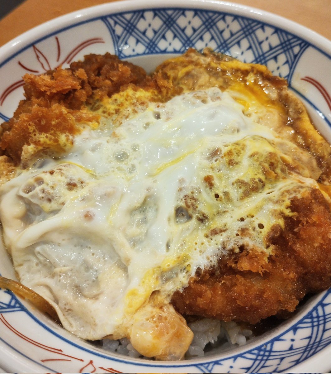 sapporolife2021's tweet photo. 北海道札幌発のカツ丼＆天丼チェーン「かつてん」🐷
北海道素材にこだわりつつ500円台から提供の高コスパどんぶり😋 https://t.co/Kqe9uvPzSZ