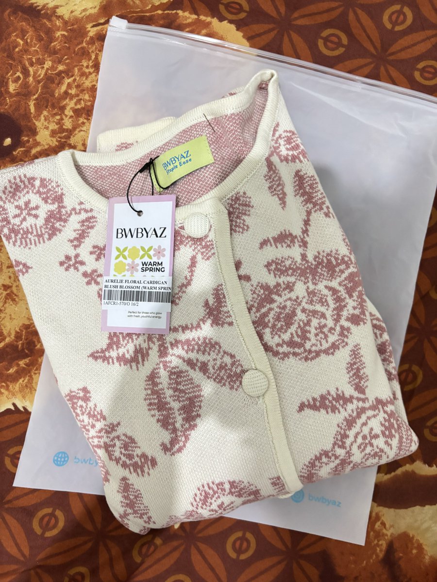 saudadejulia's tweet photo. WTS BWBYAZ AURELIE KNIT CARDIGAN

NEW BLUSH BLOSSOM
PRELOVED dipake sekali aja SKY FLEUR

bisa oren #zonauang https://t.co/GVH9xCRjOK