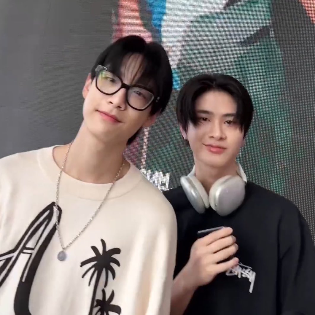 myboososhine's tweet photo. เมื่อก่อนโลกเคยเอียงไปหาเธอซ์นะ https://t.co/KhnpsHS4oZ
