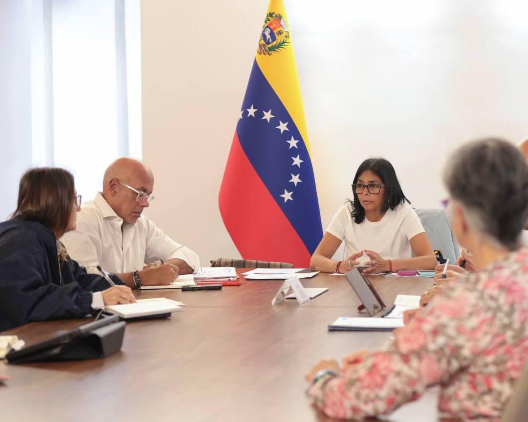 jorgerpsuv's tweet photo. Reunión de trabajo junto a los Vicepresidentes Sectoriales. No descansaremos hasta garantizar la atención integral y efectiva a cada familia afectada por los terremotos. ¡Renaceremos en unión nacional! https://t.co/0CpfiujCVP