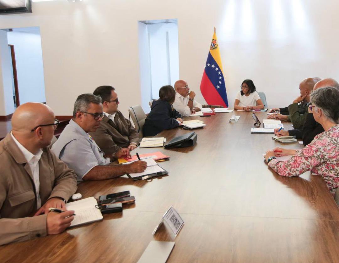 jorgerpsuv's tweet photo. Reunión de trabajo junto a los Vicepresidentes Sectoriales. No descansaremos hasta garantizar la atención integral y efectiva a cada familia afectada por los terremotos. ¡Renaceremos en unión nacional! https://t.co/0CpfiujCVP
