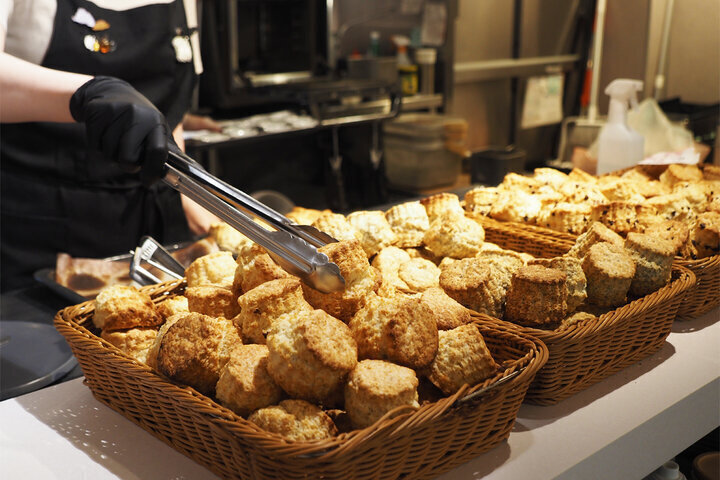 cotrip_twi's tweet photo. 自由が丘にある紅茶専門店「YOTSUBA TEA」。
自然豊かな空間で、焼きたてスコーン＆紅茶の食べ飲み放題が付いた、贅沢なティーフリーを楽しめます。

詳しくはこちら⇒https://t.co/Y0AgB33uo6 https://t.co/EAZgtZ8Qy1