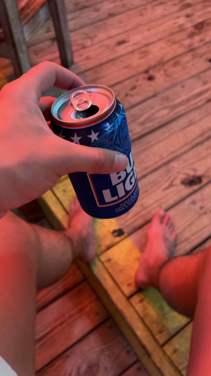 TYHICKs202's tweet photo. Celebrating my birthday tomorrow with a calm bud at the bar. Had to let the dogs #breath can’t wait to take this pawg to the #outdoorshower #whiteboywithmotion https://t.co/WXsTZXdh6P