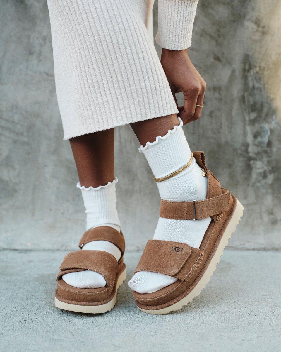 UGGJapan's tweet photo. きれい目コーデにも合わせやすい、スエードやエンボスレザーを使った #UGGサンダル ✨

https://t.co/x8wrG0iWVI

#UGG https://t.co/Z4nWCvplfS