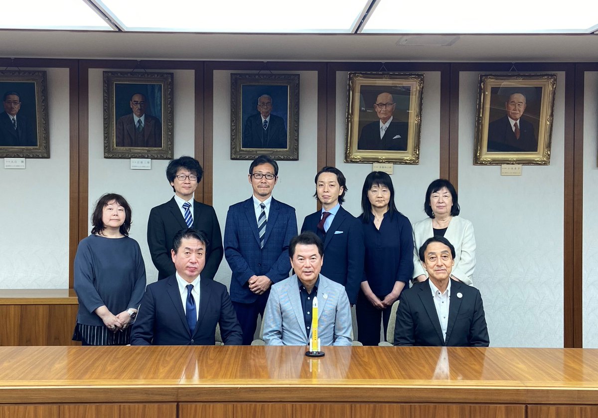 ukaren_jsass's tweet photo. 先日、宇科連実行委員会が宇都宮市および鹿沼市を表敬訪問いたしました。
宇科連の開催について、宇都宮市 佐藤栄一市長、小堀茂雄教育長、鹿沼市 松井正一市長、竹澤英明副市長、中村仁教育長にご説明し、温かいお言葉をいただきました！
（写真は一枚目：宇都宮市、二枚目：鹿沼市訪問時） https://t.co/2svBsT7swn
