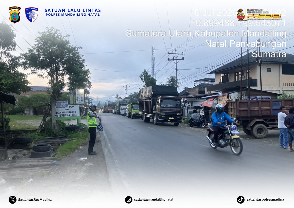 ResSatlantas's tweet photo. Personel Satlantas Polres Madina melaksanakan kegiatan pengamanan dan pengaturan arus lalu lintas jalan guna antisipasi terjadinya kemacetan dan laka lantas sehingga terciptanya Kamseltibcar Lantas yang kondusif di sekitar SPBU Sarak Matua, Kab. Madina. https://t.co/Rzb8Ey153N
