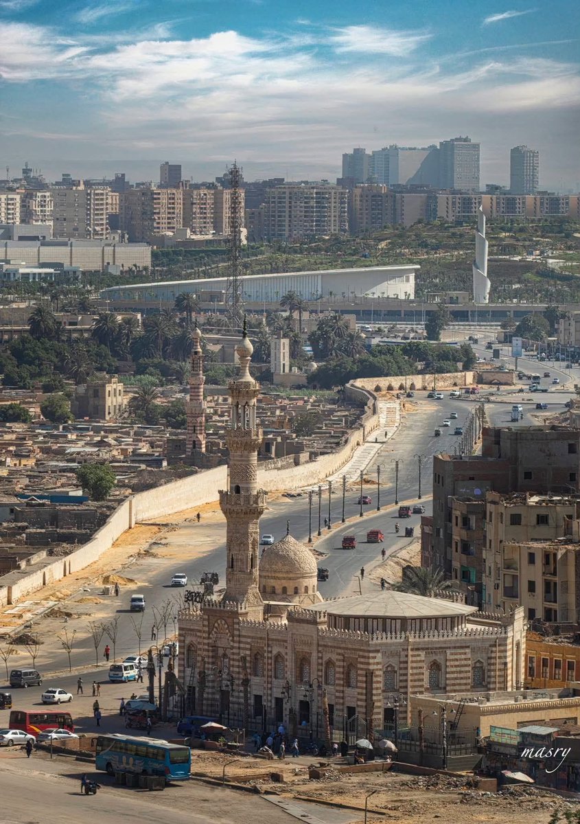 SpeciaGirll's tweet photo. Sayyida Aisha Square and Salah Salem Road.
The image captures a historic mosque, old buildings, cemeteries, a military monument, modern structures, and residential towers 🇪🇬🇪🇬 https://t.co/Zmufmf5Ajk