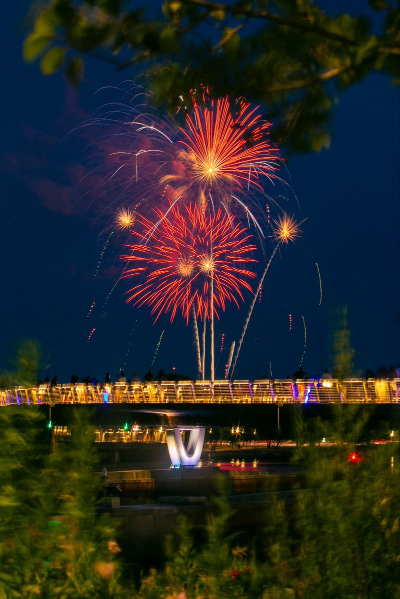 RyanWelchPhotog's tweet photo. Fireworks over the city of Providence to end this 4th of July weekend. https://t.co/MxOpraYrrG