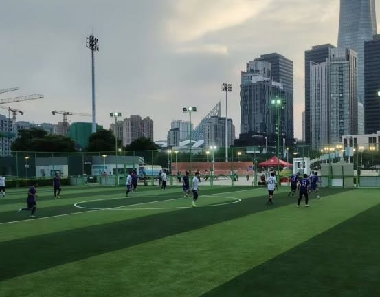 discoverbinhai's tweet photo. As the World Cup heats up, so does football fever in Tianjin Binhai New Area. Residents are hitting the pitch at their neighborhood sports grounds, sweating it out in friendly but competitive matches to celebrate the quadrennial football festival. https://t.co/YW5qBPeen2
