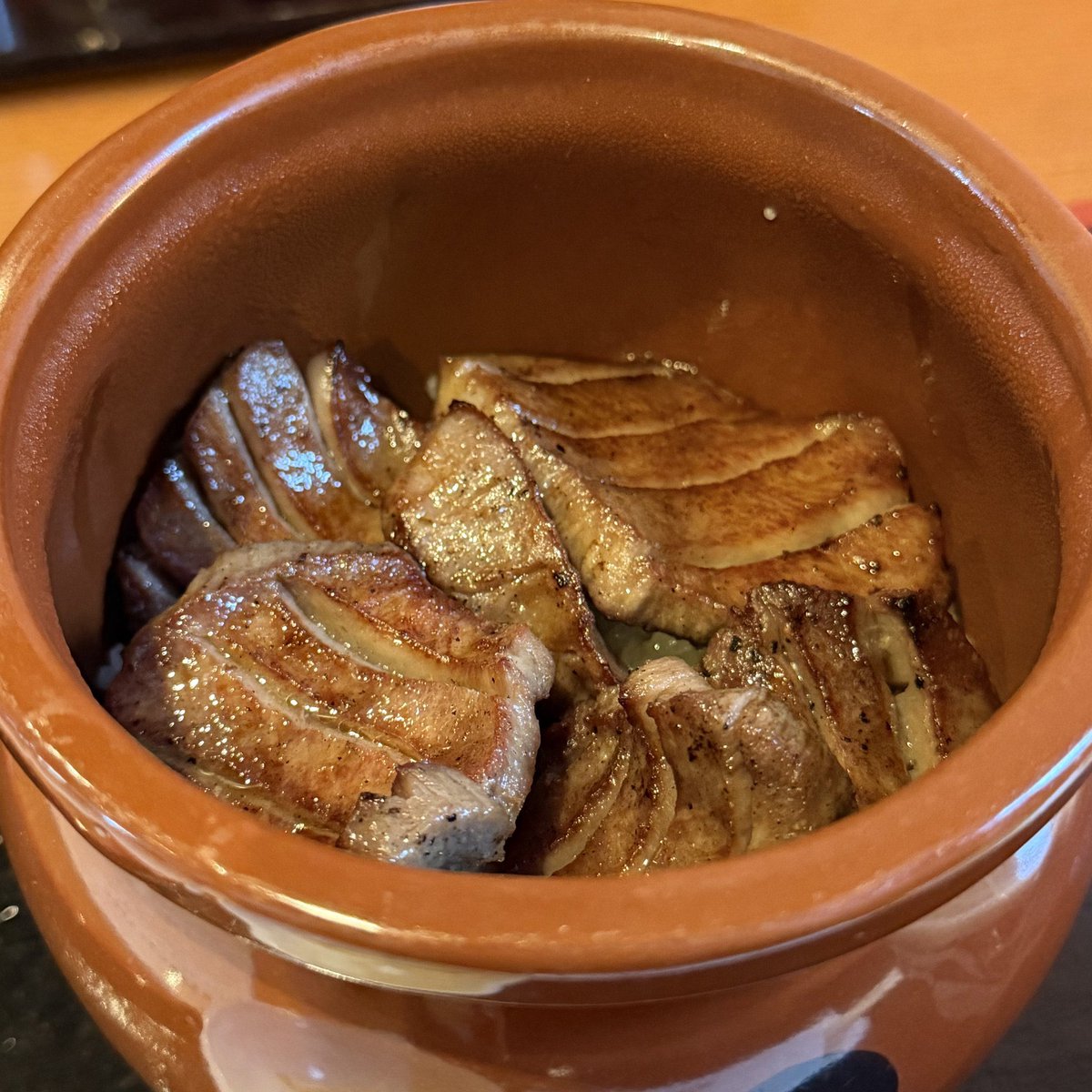 kuuneru_tabiru's tweet photo. 旅行ガチ勢が選ぶ仙台旅行の牛タンの答え
-
▼味重視
・閣(牛タンたたき)
・東山(特選牛タン)
・たんや善治郎(真中たん)
・たん兵衛(壺飯) ※郊外
・牛たんの一仙(真真とろたん)
・仙臺牛たん貴
・髙也

▼コスパ強い
・牛たん若 ※郊外
・太助 分店(本店より分店)
・雅(大谷翔平も来店)
・一隆 本店(ランチ半々定食)
・いわ家の牛たん(穴場)

▼安定
・司
・仁(テール焼き)
・旨味太助

▼変化球
・イチリュウ(牛タン×味噌カツMIX)

個人的トップ3↓↓↓