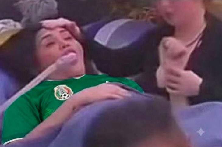 garca_107's tweet photo. Yo terminando de ver el partido de Mexico vs Inglaterra https://t.co/gqis2REGUs