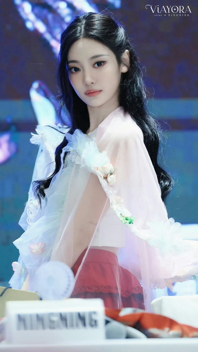 baichangyi2's tweet photo. Want to see NINGNING in Hanfu attire https://t.co/PeYpNgmRhs