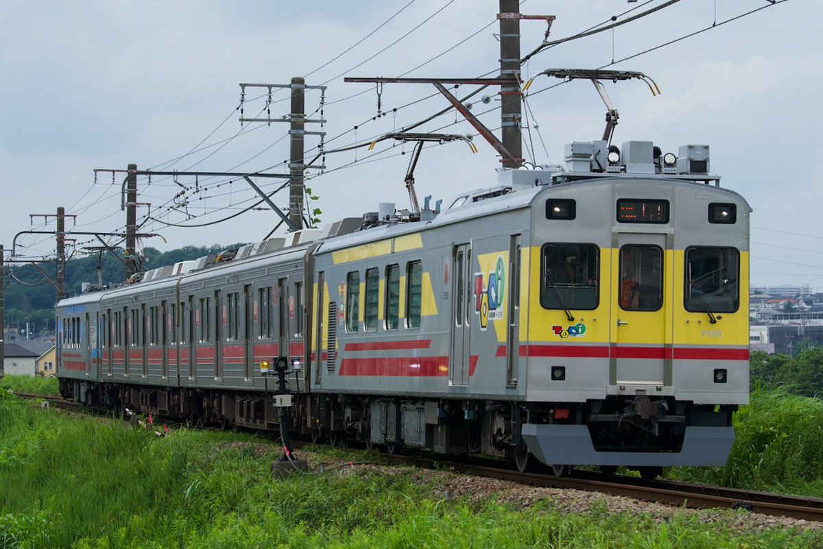 Rokudoor_IN's tweet photo. 東急9000系中間車回送
長津田に留置されていた9000系の中間車がトークアイに挟まれ恩田へ回送されました。
トークアイサンドでの廃車回送は珍しいですね〜 https://t.co/c49BgAOkDt