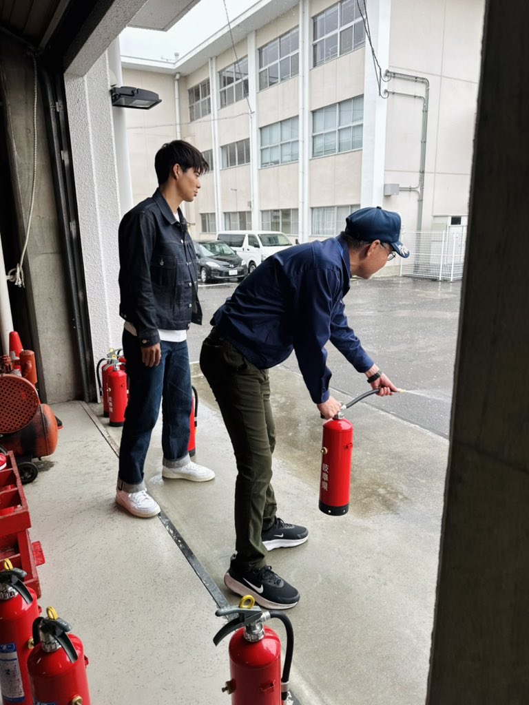 BOYSANDMENinfo's tweet photo. ／
まるっと！ぎふ放送内にて！
#辻本達規 出演のお知らせ📺
＼

🗓7月9日(木)18:30～19:00

今回は、とっても身近だけど実は使ったことがない「消化器」の使い方を改めて教えてもらいます！🧯

放送後はNHKプラスにて全国から視聴可能 🤳
➡️https://t.co/z0UdoI4xtG

いざという時のために、ぜひご覧下さい👩🏻‍🚒✨
🔎https://t.co/M1kWpY9wJM

#まるっとぎふ
#BOYSANDMEN #ボイメン