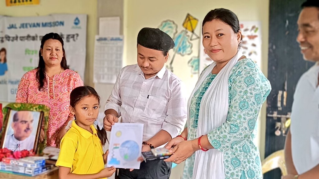 GtaPhedte's tweet photo. Celebrating Dr. Shyama Prasad Mukherjee's 125th birth anniversary with students and teachers at Upper Fagu Primary School.

#WestBengal https://t.co/f1Ul8j9fF6